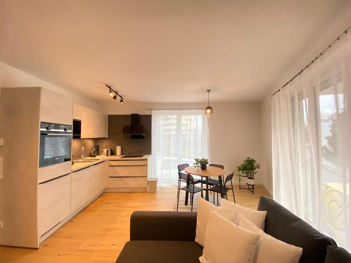 2-room 150m To Metro Apartment *